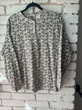Vintage Super soft cotton Neutral Paisley Henley Long Sleeve Top